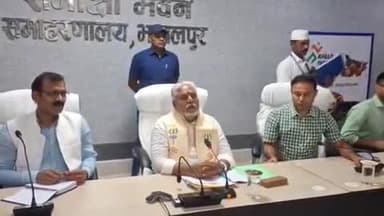 सबौर: सहकारिता मंत्री डॉक्टर प्रेम कुमार ने समीक्षा भवन में बैठक के दौरान विभाग की उपलब्धियों की जानकारी दी