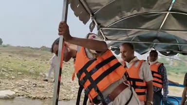 धौलपुर: गुम हुए युवक की पुलिस ने चंबल नदी में की तलाश