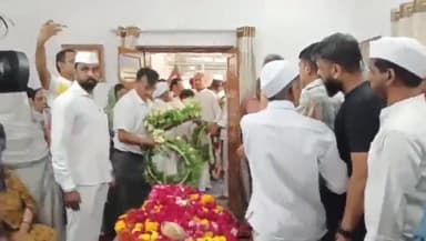 बड़गांव: पूर्व केंद्रीय मंत्री को PCC चीफ व नेता प्रतिपक्ष ने दैत्य मगरी स्थित आवास पर श्रद्धांजलि दी