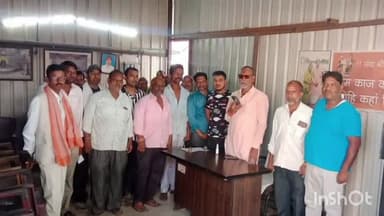 गुलाबगंज: तहसील क्षेत्र के दर्जन भर नागरिकों ने समस्याओं के निराकरण के लिए विधायक मुकेश टंडन को दिए आवेदन