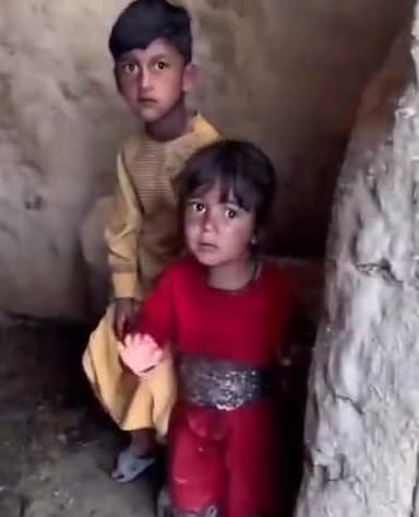 कैसे एक मासूम बच्ची भूख में रो पड़ी #hunger #national #uttarpradesh #viral #Haryana #delhi #Gorakhpur