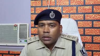 हथुआ: उचकागाँव लूटकांड का अभियुक्त लूटा हुआ मोबाइल और चोरी की मोटरसाइकिल के साथ गिरफ्तार, SDPO हथुआ