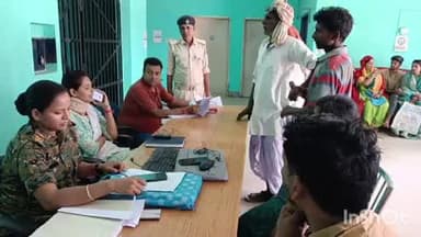 थावे: थावे थाना में जनता दरबार का हुआ आयोजन, सीओ ने पांच मामलों का किया निपटारा