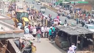 बेंगाबाद: फॉरवर्ड ब्लॉक की टीम ने बेंगाबाद बाजार में अतिक्रमण हटाओ अभियान का जायजा लिया