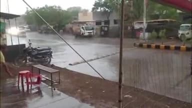 मांगरौल: मांगरोल क्षेत्र में तेज आंधी और बारिश से जनजीवन प्रभावित हुआ