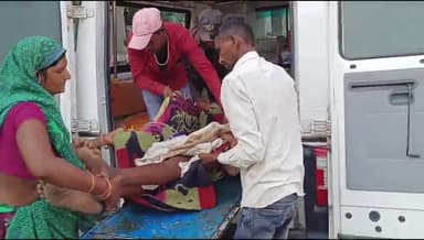 बांसवाड़ा: बडलीया गांव में वृद्ध किसी काम से गए थे, दो सांड़ लड़ते हुए वृद्ध को कमर पर सिंघ मार दिया, लगी चोट, एमजीएच में उपचार