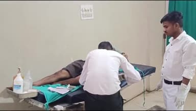 बांसवाड़ा: शहर के बस स्टैंड के पास हैंड पंप ठीक कर रहे ठेका कर्मी के हाथ पर पाइप गिरने से लगी चोट, एमजी अस्पताल में उपचार जारी