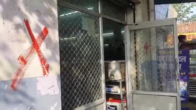 रामपुर: पहाड़ी गेट के पास बनी 15 दुकानों का जल्द होगा ध्वस्तीकरण, नगर पालिका की टीम ने रेड क्रॉस के निशान लगाए