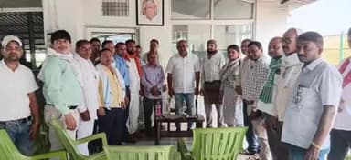 संदेश: संदेश विधायक के आवास पर शिक्षकों ने 12 सूत्री मांग का ज्ञापन सौंपा