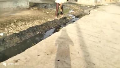 ग्राम पंचायत छीरखेड़ा में नाली की साफ सफाई अरविंद धौलपुरिया निरंतर करते चले आ रहे हैं