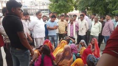 शाहजहांपुर: बादशाह नगर विद्युत उपकेंद्र पर काम करते समय संविदा कर्मचारी की करंट लगने से हुई मौत, मौके पर पहुंची पुलिस