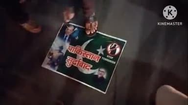 खुरई: पहलगाम में हिंदुओं की हत्या के विरोध में युवाओं ने सड़कों पर पाकिस्तान के पोस्टर चिपकाकर पैरों से कुचलकर प्रदर्शन किया