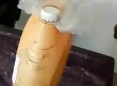 कुंडम: राजा इमलई में घर के सामने अवैध कच्ची शराब बेचते हुए आरोपी गिरफ्तार, 8 लीटर शराब जब्त