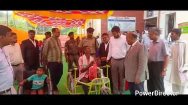 कटिहार: मुख्यमंत्री दिव्यांग सशक्तिकरण योजना के तहत बुनियाद केंद्र में दिव्यांगों को मोटराइज्ड ट्राइसाइकिल का वितरण