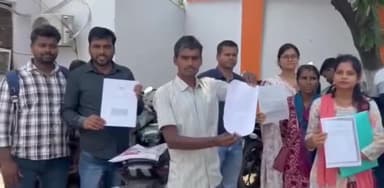 पटना ग्रामीण: नर्सिंग अभ्यर्थियों ने भाजपा कार्यालय पर किया प्रदर्शन, स्वास्थ्य मंत्री मंगल पांडे को सौंपा ज्ञापन