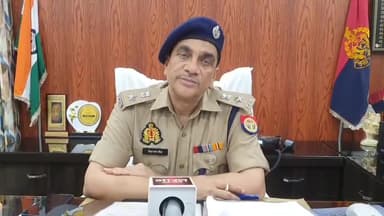 रामपुर: पुलिस अधीक्षक विद्यासागर मिश्र ने थाना पटवाई में लापरवाही बरतने वाले एक दरोगा और एक हेड कांस्टेबल को किया सस्पेंड