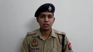 गोंडा: ASP पूर्वी ने बताया कि आपत्तिजनक अवस्था में दिखने पर पति ने पत्नी और प्रेमी को फावड़े से काटा, प्रेमी की हुई मौत