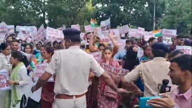 पटना ग्रामीण: सीएम आवास के सामने BPSC TRE-3 अभ्यर्थियों का प्रदर्शन, लाठीचार्ज में कई लोग घायल #jansamasya