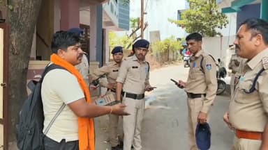 झाबुआ गली गली मकान की खाक छान रही पुलिस
झाबुआ पुलिस उतरी सड़कों पर....हर घर में तलाशी लेकर कागज चेक किए जा रहे...