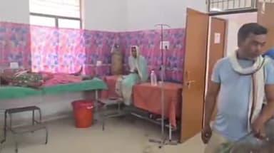 इकौना: कटरा बाजार में ई-रिक्शा पलटने से सास-बहू समेत तीन महिलाएं घायल, सीएचसी से इलाज के बाद बहराइच रेफर