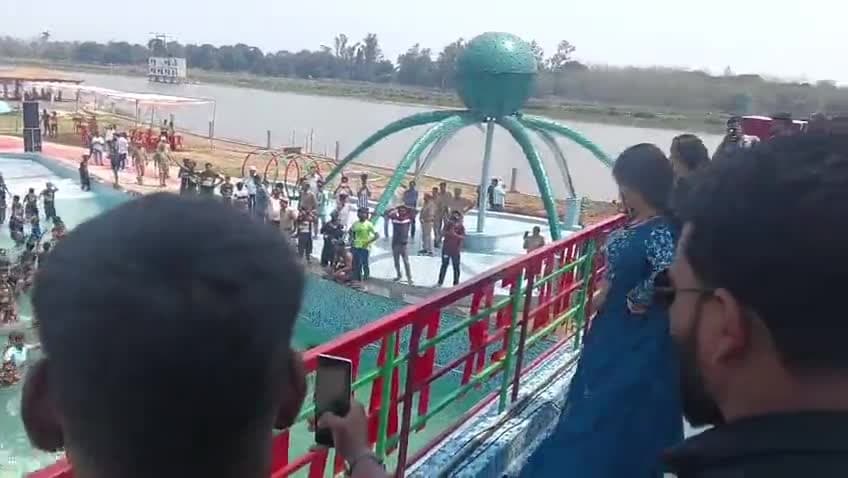 महराजगंज मंगलपुर पटखौली एडवेंचर वाटर पार्क में माही मनीषा का जलवा #viralnews #mahimanisha