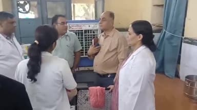पुष्कर: अजमेर जिले के प्रभारी डॉक्टर मुस्ताक खान ने पुष्कर अस्पताल का किया निरीक्षण, अस्पताल के बारे में डॉक्टर से ली जानकारी