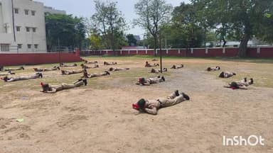 मुंगेर: मुंगेर के आरडी एंड डी कॉलेज में एनसीसी कैडेट्स ने हवाई हमले से बचाव के लिए मॉक ड्रिल का आयोजन किया