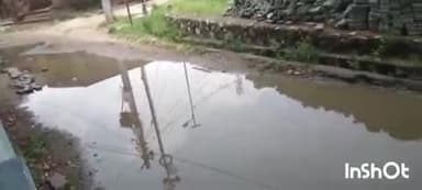 बांसवाड़ा: सुरपुर आबादी क्षेत्र में अधूरा सड़क निर्माण बना आफत, दो माह पूर्व खुदाई कर अधूरा छोड़ा गया कार्य, ग्रामीणों में आक्रोश