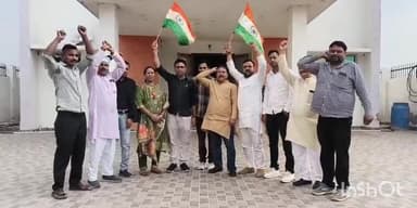 बागपत: भाजपाइयों ने हाथो मे तिरंगा लेकर आपरेशन सिंदूर की सफलता पर BJP दफ्तर बागपत पर भारत माता की जय के लगाए नारे#operationsind
