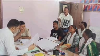 सेन्हा: सेन्हा थाना परिसर में आयोजित थाना दिवस कार्यक्रम में किया गया भूमि विवाद का समाधान