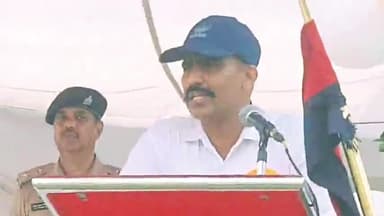 रामपुर: शहीद-ए आज़म स्टेडियम में 42वीं अंतर्जनपदीय पुलिस बैडमिंटन एवं टेबल टेनिस प्रतियोगिता का समापन डीआईजी मुनिराज ने किया