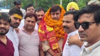 मिलक: भाजपा के नए जिला अध्यक्ष मिलक की पटिया गांव पहुंचे, गांव के लोगों ने फूल माला डालकर किया स्वागत