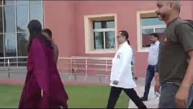 पडरौना: कुशीनगर जिलाधिकारी ने सीडीओ के साथ राजकीय मेडिकल कॉलेज और निर्माणाधीन जेल का किया निरीक्षण