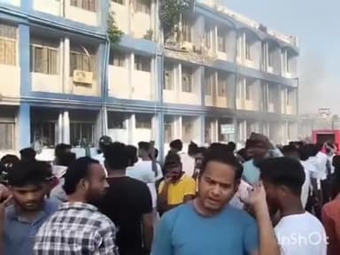 अररिया सदर अस्पताल में भीषण आग को बूझने में दमकल नाकाम।