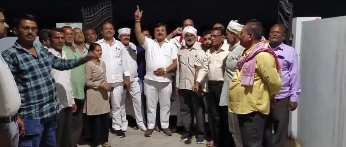 विजयराघवगढ़: विजयराघवगढ़ कांग्रेस कार्यालय में कांग्रेसियों ने बैठक आहूत की और कहा हम सब सेना और सरकार के साथ हैं

#opration sindoor