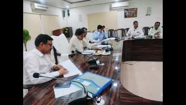 अमरोहा: अमरोहा में राशन डीलर द्वारा अंगूठा लगवाने के बाद भी राशन न देने पर डीएम ने दुकान को किया निरस्त