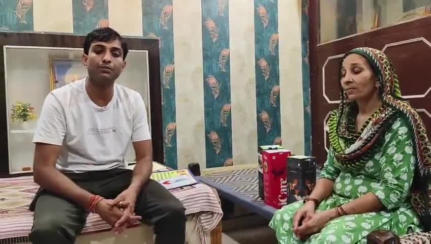 नमस्कार दोस्तों आज हम आए हैं हरियाणा के जिला झज्जर के गांव खापड़वास  यहां मिलाए आई प्लस और आई केयर और संपर्क 8053239738