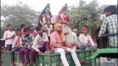 कलान: जलालाबाद: गांव ककोड़ा में मूर्तियों की प्राण प्रतिष्ठा के लिए निकाली गई शोभा यात्रा, भारी संख्या में लोग रहे शामिल