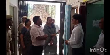 पडरौना: कुशीनगर के जिलाधिकारी ने विकास भवन का किया निरीक्षण, विभागीय कार्यों की समीक्षा कर दिए दिशा-निर्देश