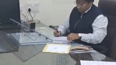 मंदसौर: मंदसौर जिला पंचायत सीईओ ने बिना सूचना गायब हुए 5 कर्मचारियों का एक दिन का वेतन काटने के निर्देश दिए