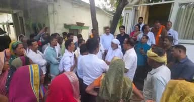 बाबई: माखन नगर विधायक ने सतपुड़ा टाइगर रिजर्व के विस्थापित ग्रामीणों की समस्याओं के समाधान के लिए अधिकारियों को निर्देशित किया