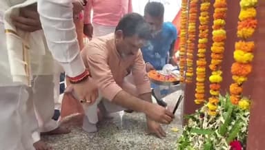 बरहज: देवरिया पहुंचे असीम अरुण ने शहीदों को दी श्रद्धांजलि, पाकिस्तान और आतंक पर दिया कड़ा संदेश