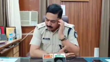 कुंडम: बघराजी में घर के सामने अवैध कच्ची शराब बेचते हुए आरोपी गिरफ्तार, 7 लीटर शराब जब्त