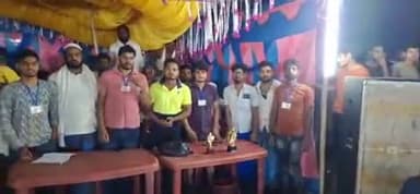 धोरैया: धोपसंडा गांव में नाइट कप क्रिकेट टूर्नामेंट का आयोजन, मुखिया प्रतिनिधि ने किया शुभारंभ