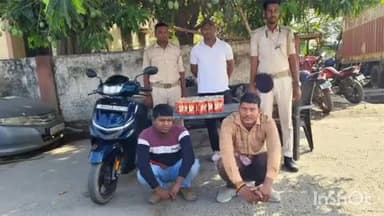 कुचायकोट: पहाड़पुर गांव के पास उत्पाद विभाग ने 17 लीटर शराब के साथ दो लोगों को किया गिरफ्तार, स्कूटी जब्त