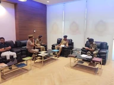 कानपुर: भारत-पाक तनाव के बीच चकेरी एयरपोर्ट पर सुरक्षा व्यवस्था को लेकर किया गया निरीक्षण