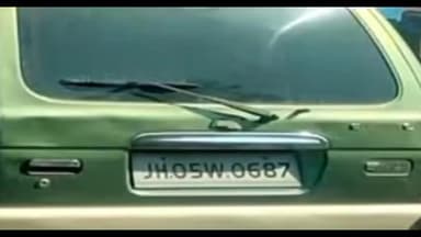 बुंडू: बुंडू टोल प्लाजा पर पुलिस ने पशु लदे वाहन को किया जब्त, चालक गिरफ्तार