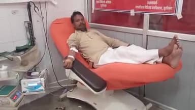 पडरौना: सिधुआँ बांगर भाठ के ग्राम प्रधान विनोद मद्धेशिया ने रक्तदान कर युवती की बचाई जान, सराहनीय पहल बनी चर्चा का विषय