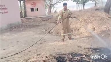 मिर्ज़ापुर: जिगना थाना क्षेत्र के बीजर कला गांव में रिहायसी मडहे में आग लगने से अनाज और भूसा जलकर राख, जानवर भी झुलसे