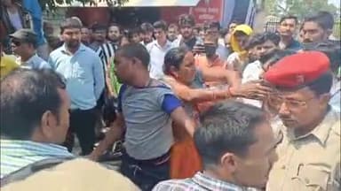 गोंडा: जिला महिला अस्पताल के सामने दबंग ठेले वाले ने ग्राहक को सिर पर बांट से मारा, फिर चाकू से किया हमला और घायल किया